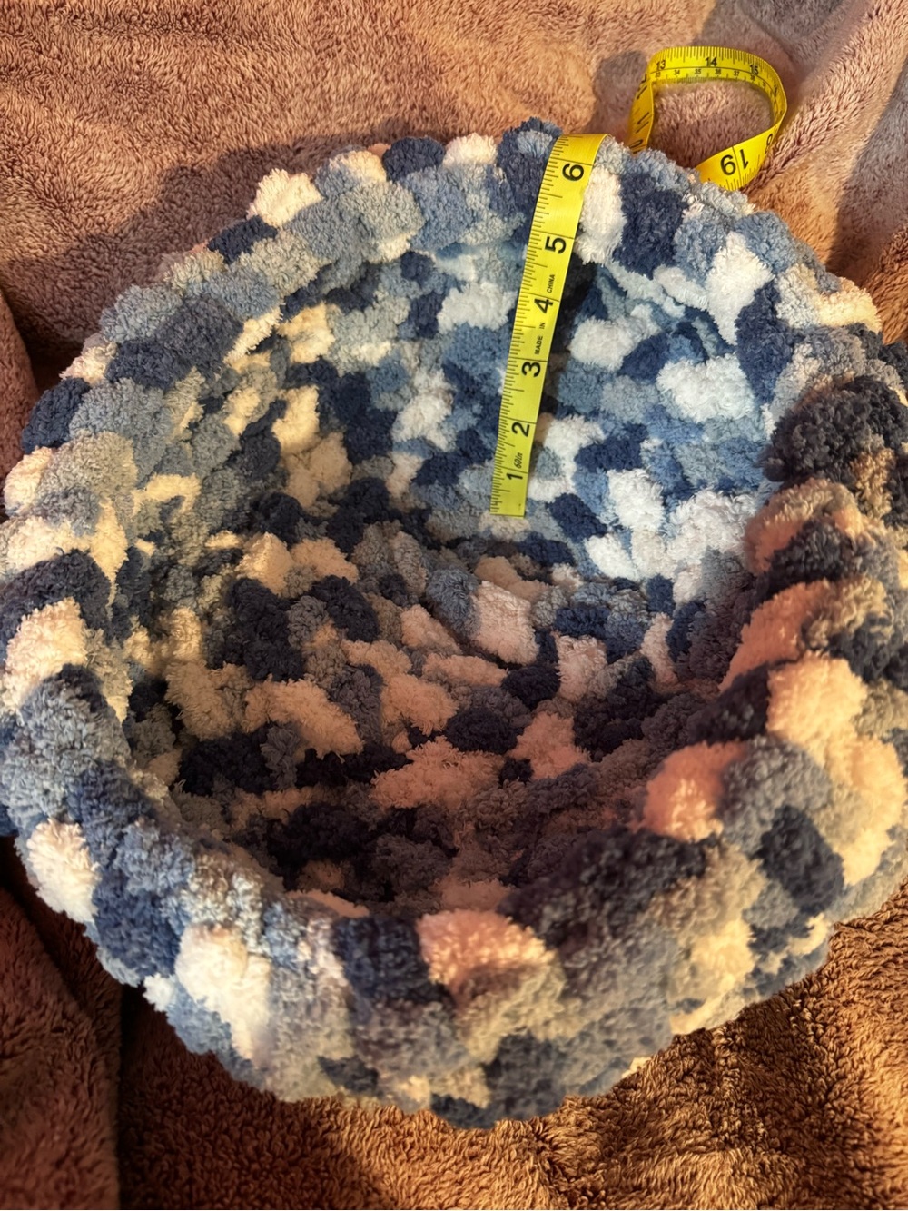 Plush Blue & White Braided Cozy Cat Bed